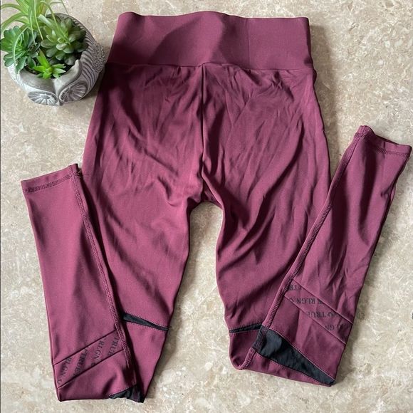 𝅺TRUE religion purple wide band mesh leggings size XS - Picture 3 of 11